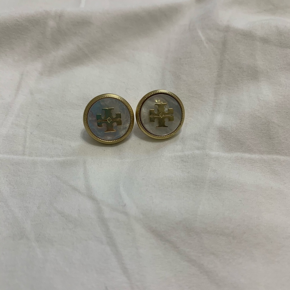 Tory Burch Logo Stud Earrings in Mother of Pearl